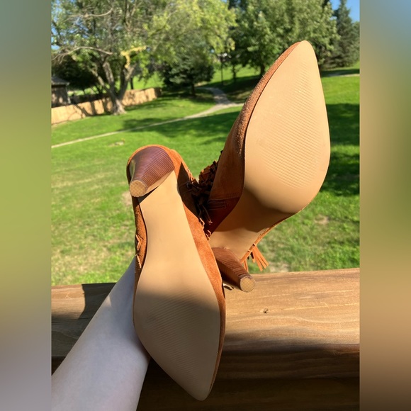 NWOT Steve Madden camel Myrakle suede fringe heeled booties, size 6.5 - Picture 7 of 8